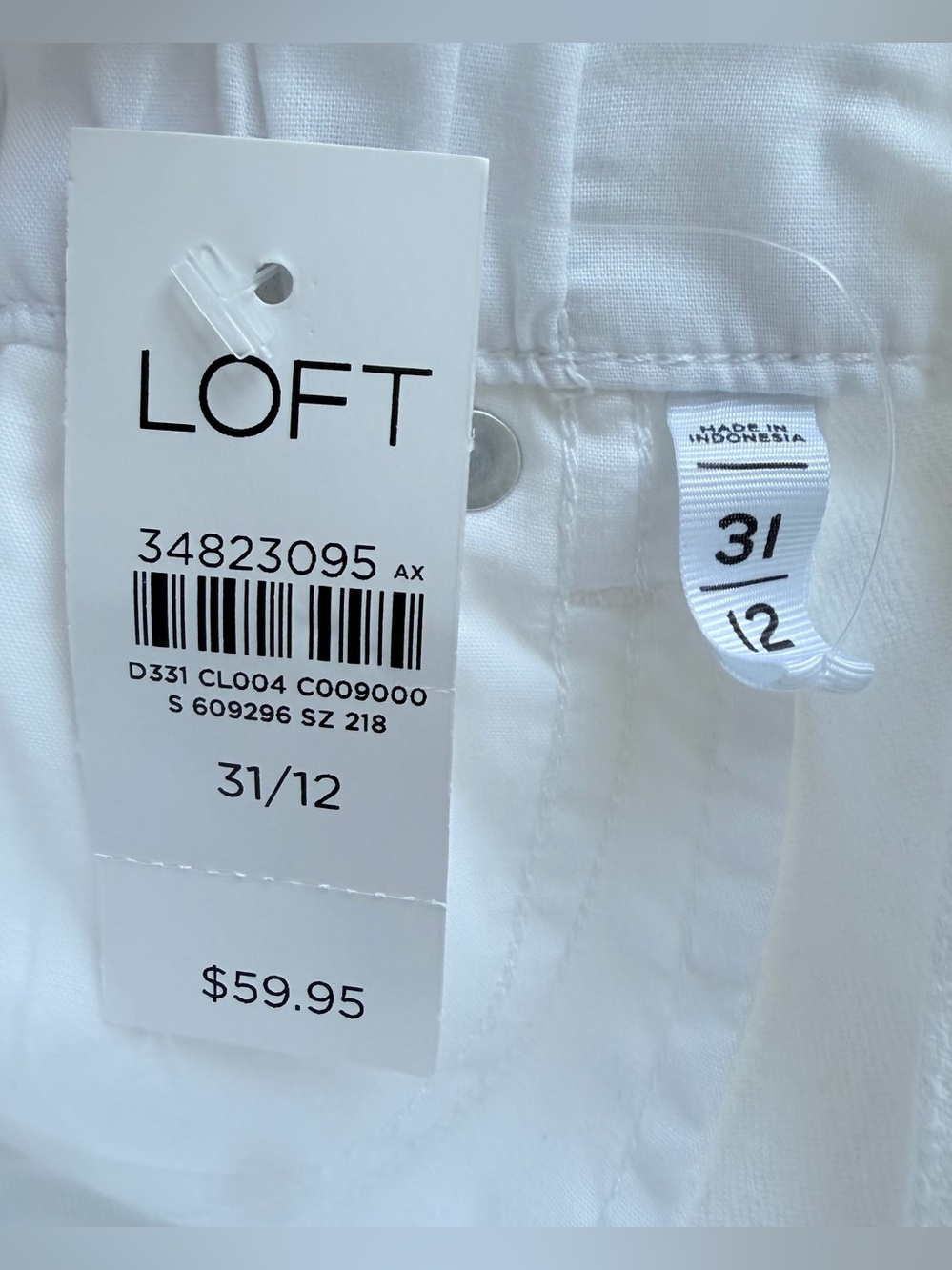 LOFT Extra High Rise
White Jean Shorts Button Fly
Elastic Waist Sz 12 NWT - Picture 8 of 8